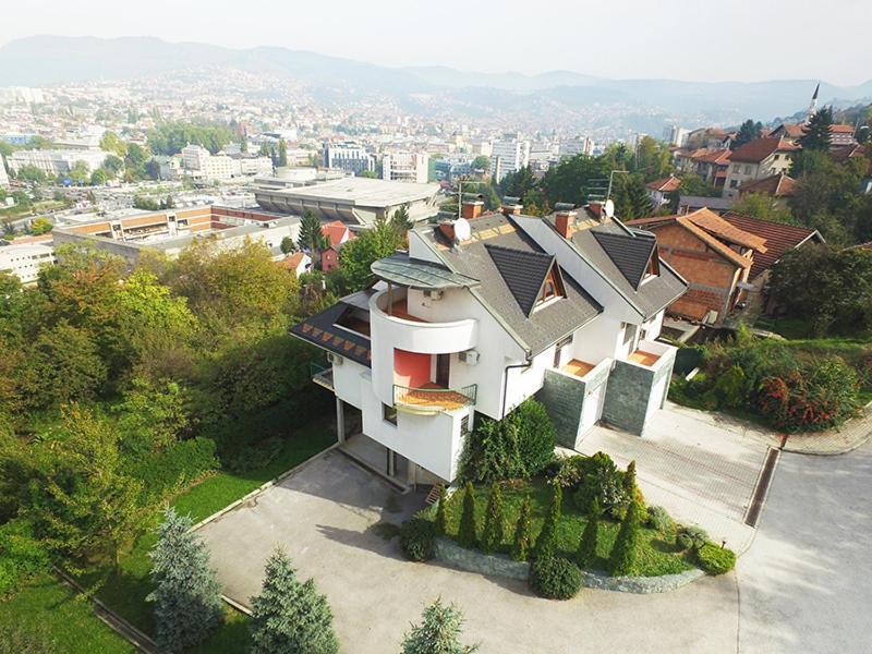 Villa Skenderija West By Poppy Сараево Екстериор снимка